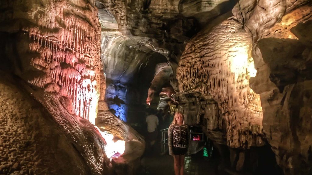 מערות הנטיפים האו | טיול מאורגן למפלי הניאגרה