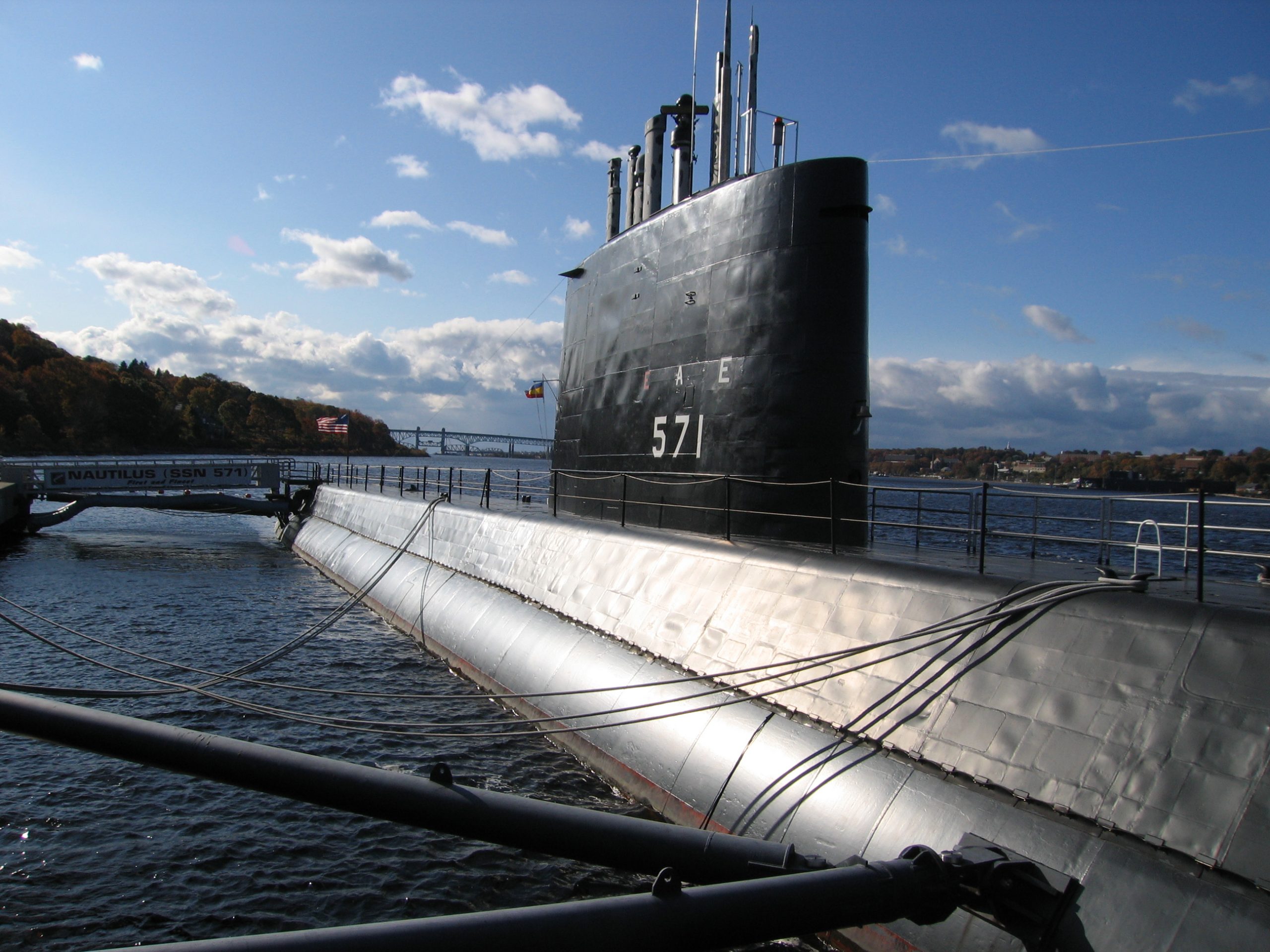 USS_Nautilus_SSN571